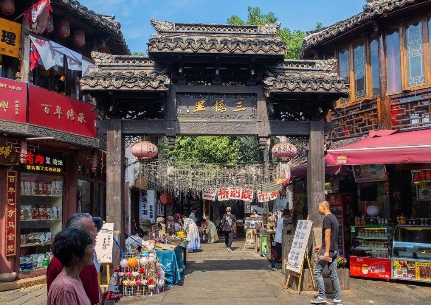 考虑到拔牙费用和麻烦,杭州大爷花30元进小诊所看牙感染乙肝